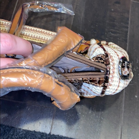 SHOEDAZZLE tan and cream pattern handbag - Picture 4 of 7